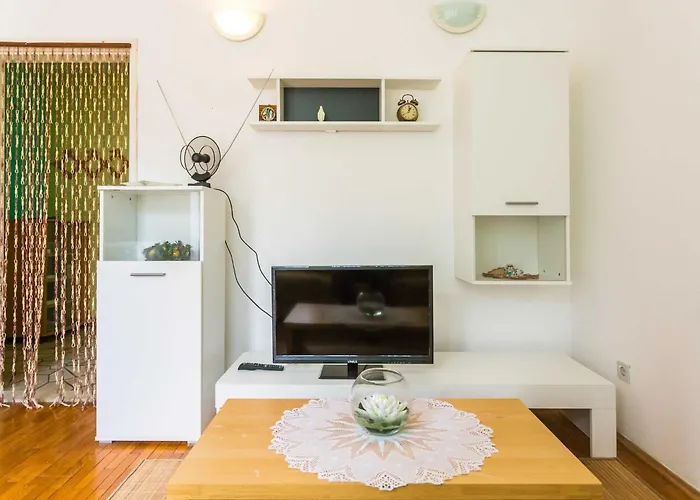 Sany - One Bedroom With Balcony And Sea View Apartament