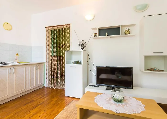 Sany - One Bedroom With Balcony And Sea View *