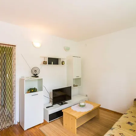 Apartment Sany - One Bedroom With Balcony And Sea View