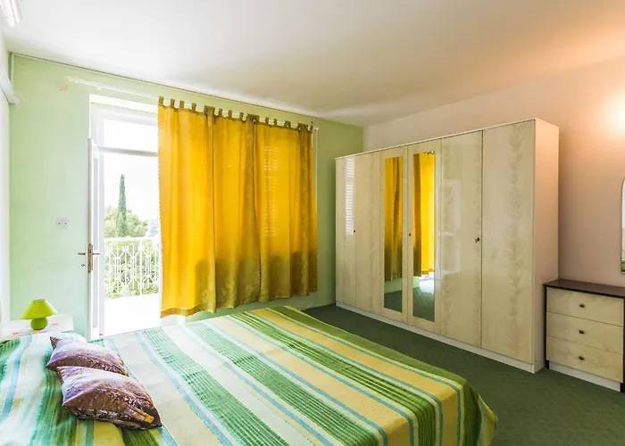 Sany - One Bedroom With Balcony And Sea View *